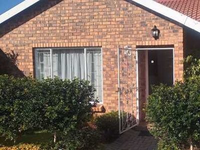 Townhouse For Sale In Groblerpark, Roodepoort