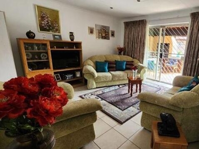 Townhouse For Sale In Pomona, Kempton Park