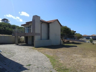 Townhouse For Sale In Winterstrand, East London