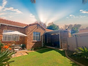 3 Bed Townhouse in Rooihuiskraal