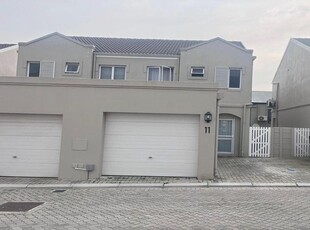 STYLISH DUPLEX IN PREMIER SECURITY ESTATE!!