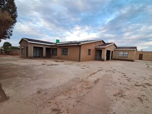 13 Bed House in Mafikeng