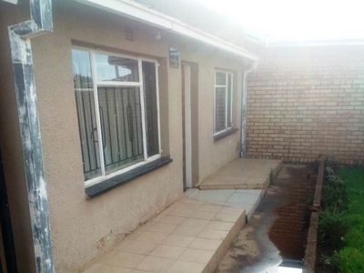 2 Bedroom House To Let in Naledi