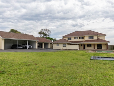9 Bed House in Athlone Park