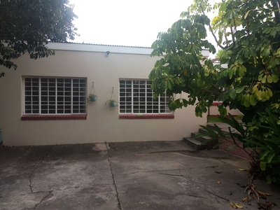 2 Bedroom Apartment Rented in Grahamstown Central