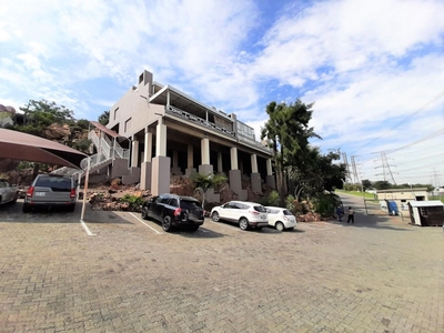 3 Bedroom Apartment For Sale in Sunnyrock