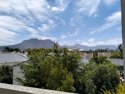 3 Bedroom Apartment To Let in Somerset West Central
