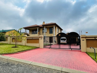 5 Bedroom House For Sale in Meredale