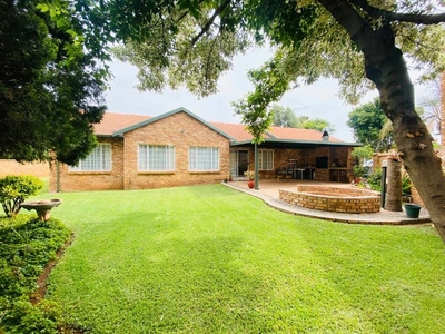 A Lovely 3 bed Town House for Sale In Highveld