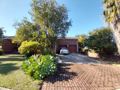 Spacious family home in Humansdorp