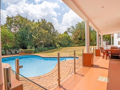 Wendywood-Spacious family home with pool in boomed enclosure.
