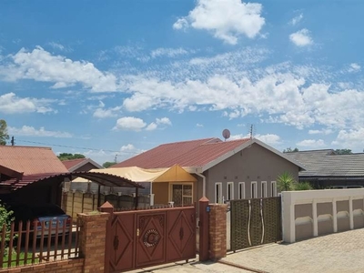 4 Bed House in Montshioa