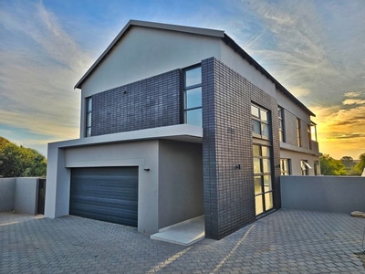 4 Bedroom Townhouse To Let in Woodland Hills Bergendal