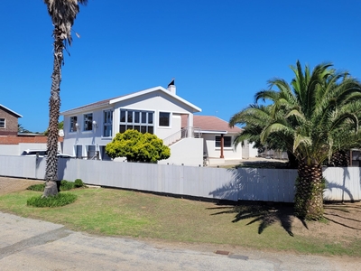 5 Bedroom House for sale in Wavecrest | ALLSAproperty.co.za