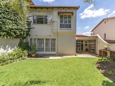 3 Bedroom Townhouse For Sale in Bryanston