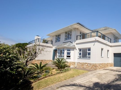 4 Bedroom House For Sale in Nahoon Beach