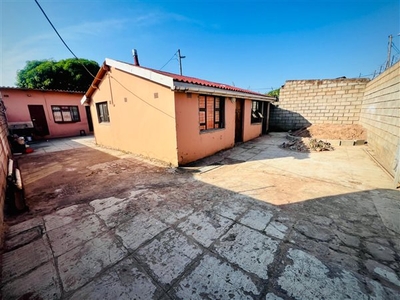 7 Bed House in KwaMashu