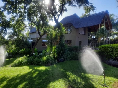 8.4 ha river front farm with 4 Bedrooms 1.5 bathrooms 6 garages and swimming pool