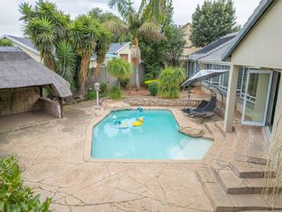 Property for sale with 3 bedrooms, Isandovale, Edenvale