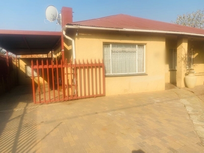 3 Bedroom House For Sale in Springs Central