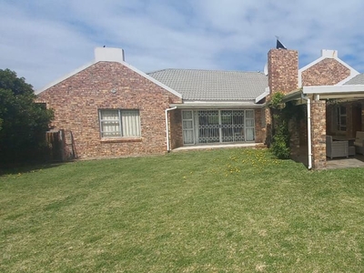 4 Bedroom House To Let in Cape St Francis