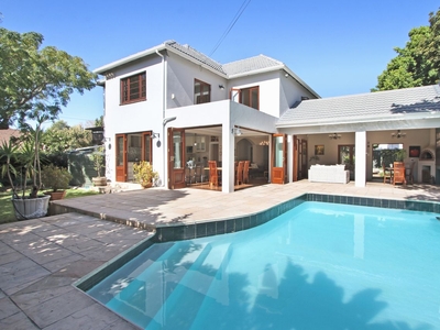 5 Bedroom Freehold For Sale in Rondebosch