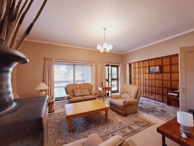 6 bedroom house to rent in Bergzicht