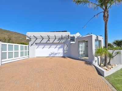 House For Sale in PLATTEKLOOF