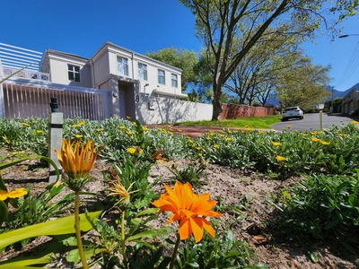 Townhouse For Sale in RONDEBOSCH