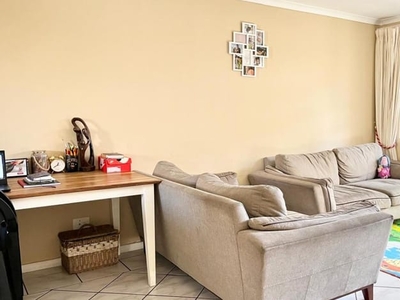 2 Bedroom apartment to rent in Wynberg, Cape Town