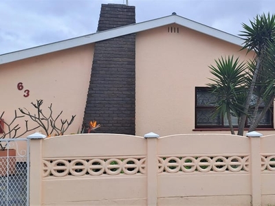 3 Bedroom house rented in Grassy Park, Cape Town