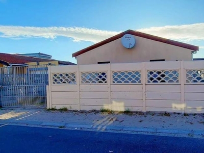 3 Bedroom house to rent in Highlands Estate, Mitchells Plain