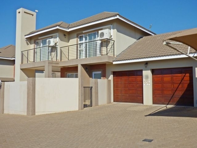 3 Bedroom Sectional Title For Sale in Shellyvale