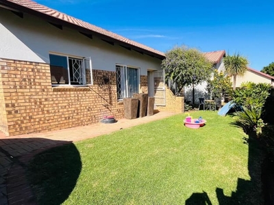 3 Bedroom townhouse - freehold to rent in Del Judor Ext 4, Witbank