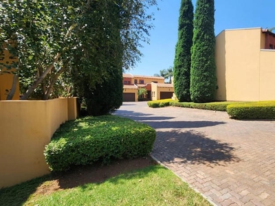 4 Bedroom duplex townhouse - sectional to rent in Faerie Glen, Pretoria