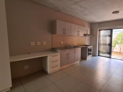 Bachelor Apartment to rent in Observatory, Cape Town