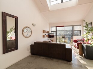 1 Bedroom Penthouse To Let in Tamboerskloof