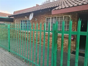 2 Bed Townhouse in Rustenburg Central