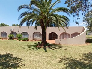 23.7 ha Farm in Rustenburg Central