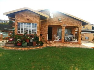 3 Bed House in Lotus Park