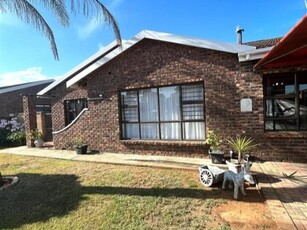 3 Bed House in Scheepers Heights