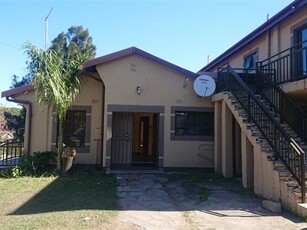 5 Bed House in Stanger Manor