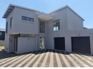 Stunning building package in Roodepark Eco. Craft your own personal masterpiece!!!