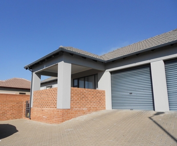 3 Bedroom Townhouse For Sale in The Reeds