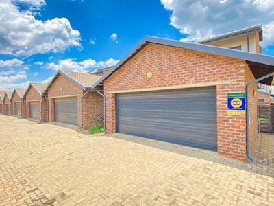 Townhouse For Sale In Doornpoort, Pretoria