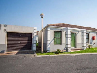 2 Bedroom apartment to rent in Sea Breeze, Gordons Bay