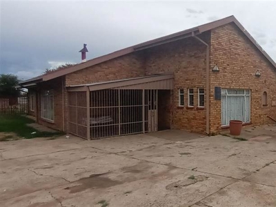 3 Bed House in Adamayview