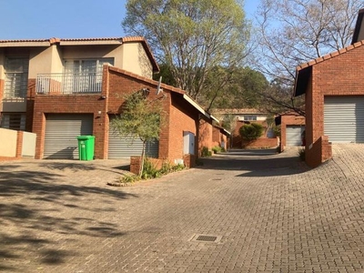 3 Bedroom duplex townhouse - sectional to rent in Die Wilgers, Pretoria