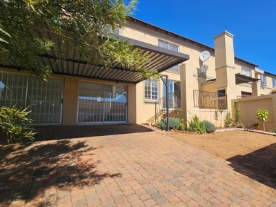 3 Bedroom duplex townhouse - sectional to rent in La Montagne, Pretoria