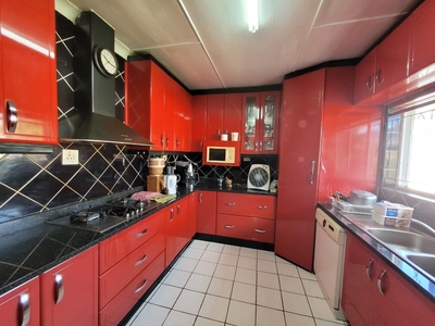 3 Bedroom House For Sale in Greenfields